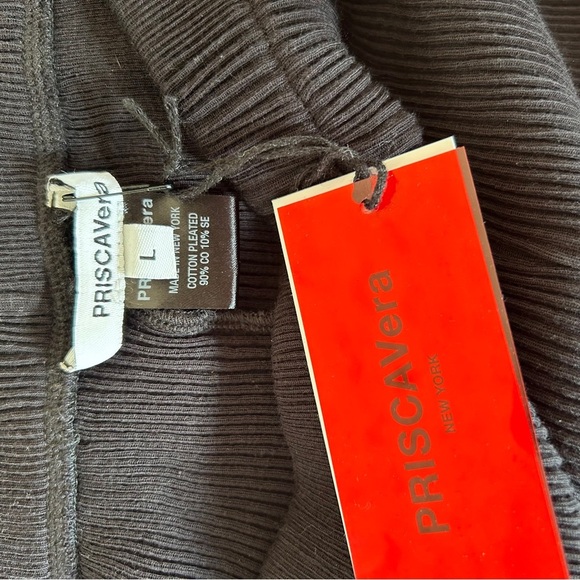 NEW PRISCAVERA seamless pleated shorts in black Size Large - Picture 5 of 5